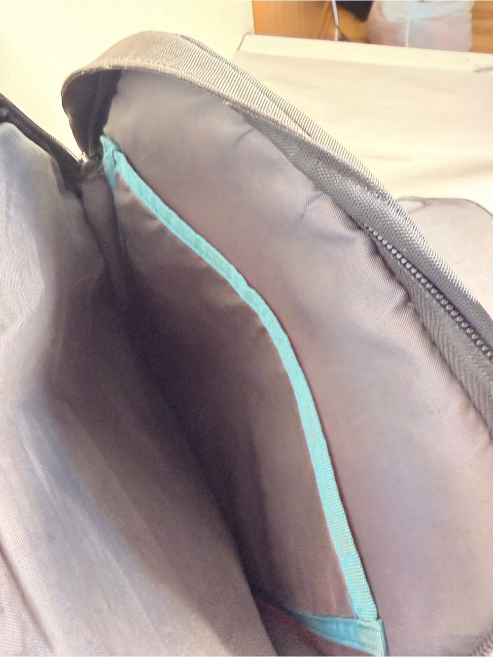 Thule gray computer backpack - Picture 6 of 10